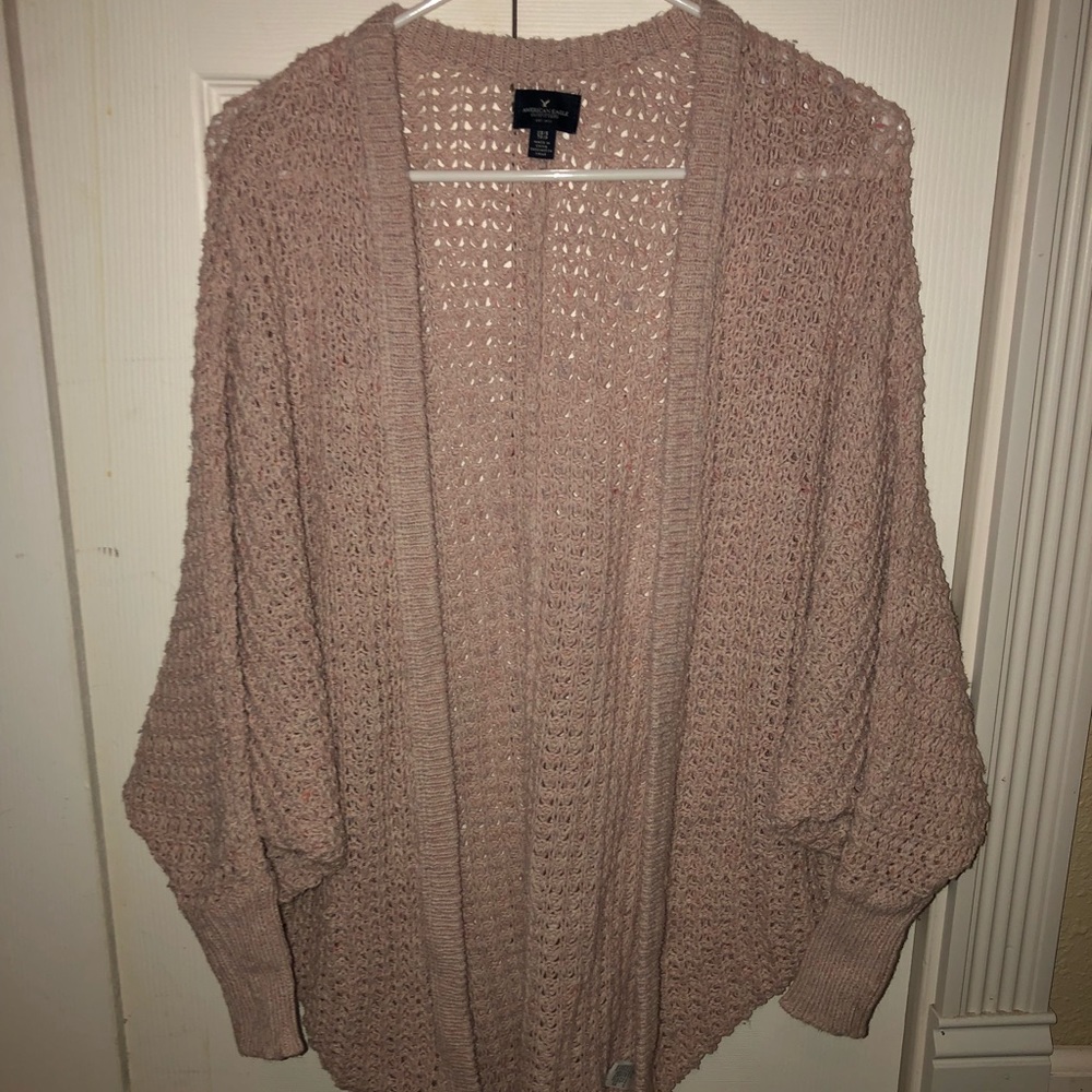 Adorable caccoon AE sweater! Great for layering!!